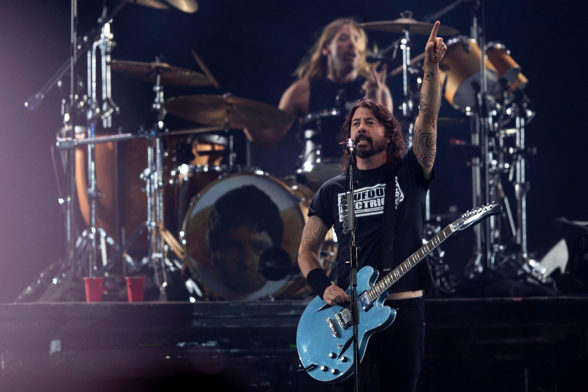 Foo Fighters Rocking Rock in Rio: 2º dia de shows tem topless, hits e Júnior Groovador