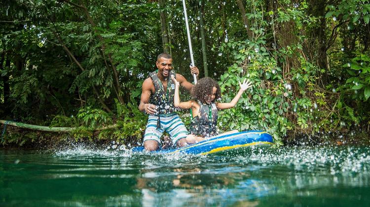 Nos lagos, piscinas e parques aquáticos, diversão para todas as idades - Divulgação - Divulgação