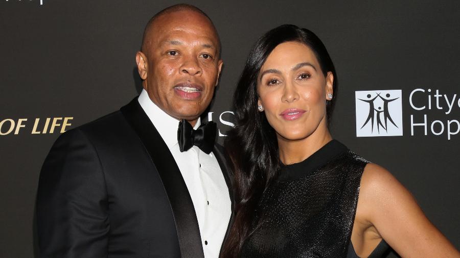 11.10.2018 - O rapper Dr. Dre (à esq.) com a ex-mulher, Nicole Young, em evento em Los Angeles (EUA) - Paul Archuleta/FilmMagic