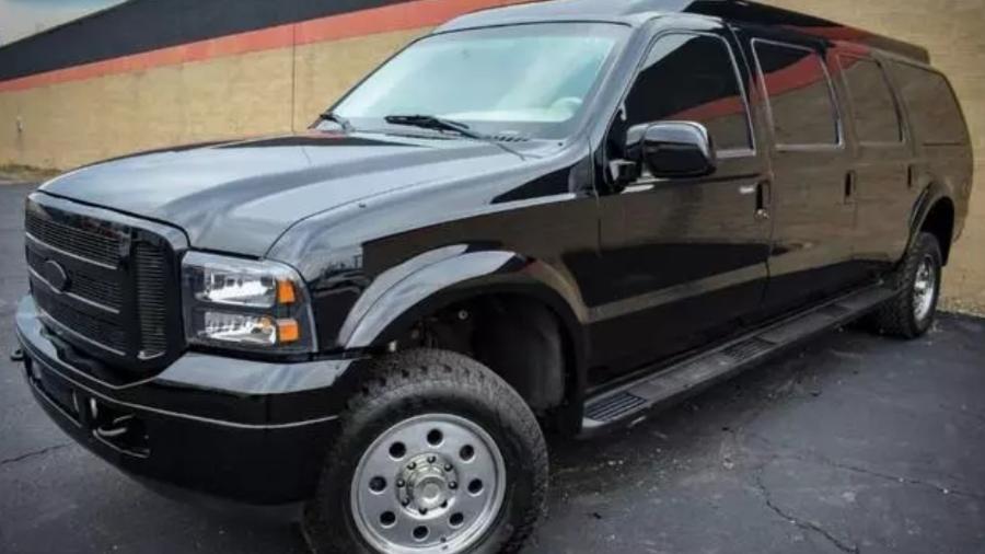Ford Excursion 2005 que foi de rei da Jordânia - Reprodução