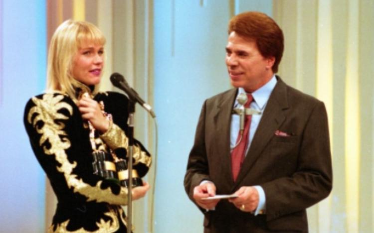 Silvio Santos recebe Xuxa no "Show de Calouros" (1989)