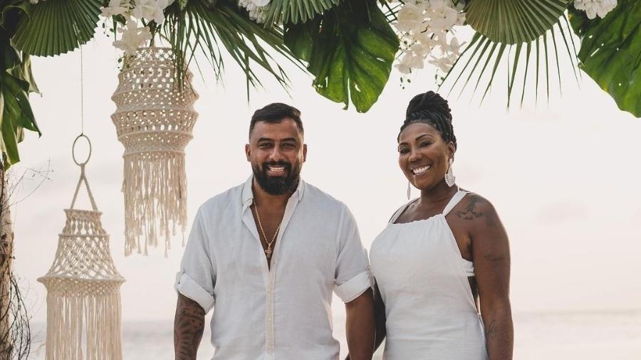 Silvana Oliveira e Renato Araújo se casam na praia - Reprodução / Instagram