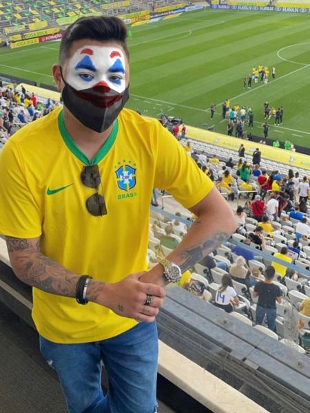 Felipe Araújo postou foto com filtro de palhaço na arquibancada do estádio do Cosinthians - Reprodução/Instagram
