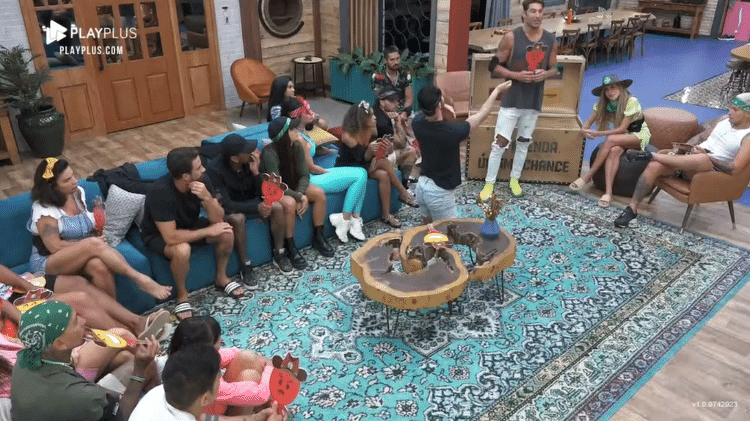 A Fazenda 2021: Rico Melquiades e Victor Pecoraro discutem durante gravação da 'Hora do Faro' - Reprodução/RecordTV - Reprodução/RecordTV