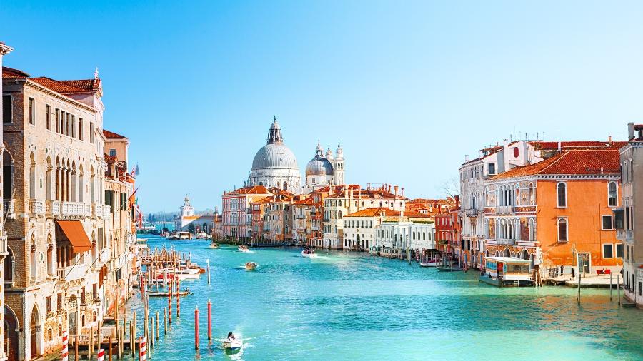 O Grande Canal de Veneza: marco turístico da Europa - adisa/Getty Images/iStockphoto