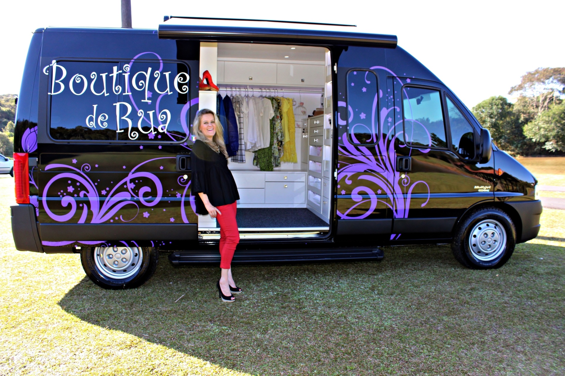 A ideia de Fabiane Ploposki com a "Boutique de Rua" era fornecer um lugar com provador para que as suas clientes pudessem experimentar as peças - Divulgação