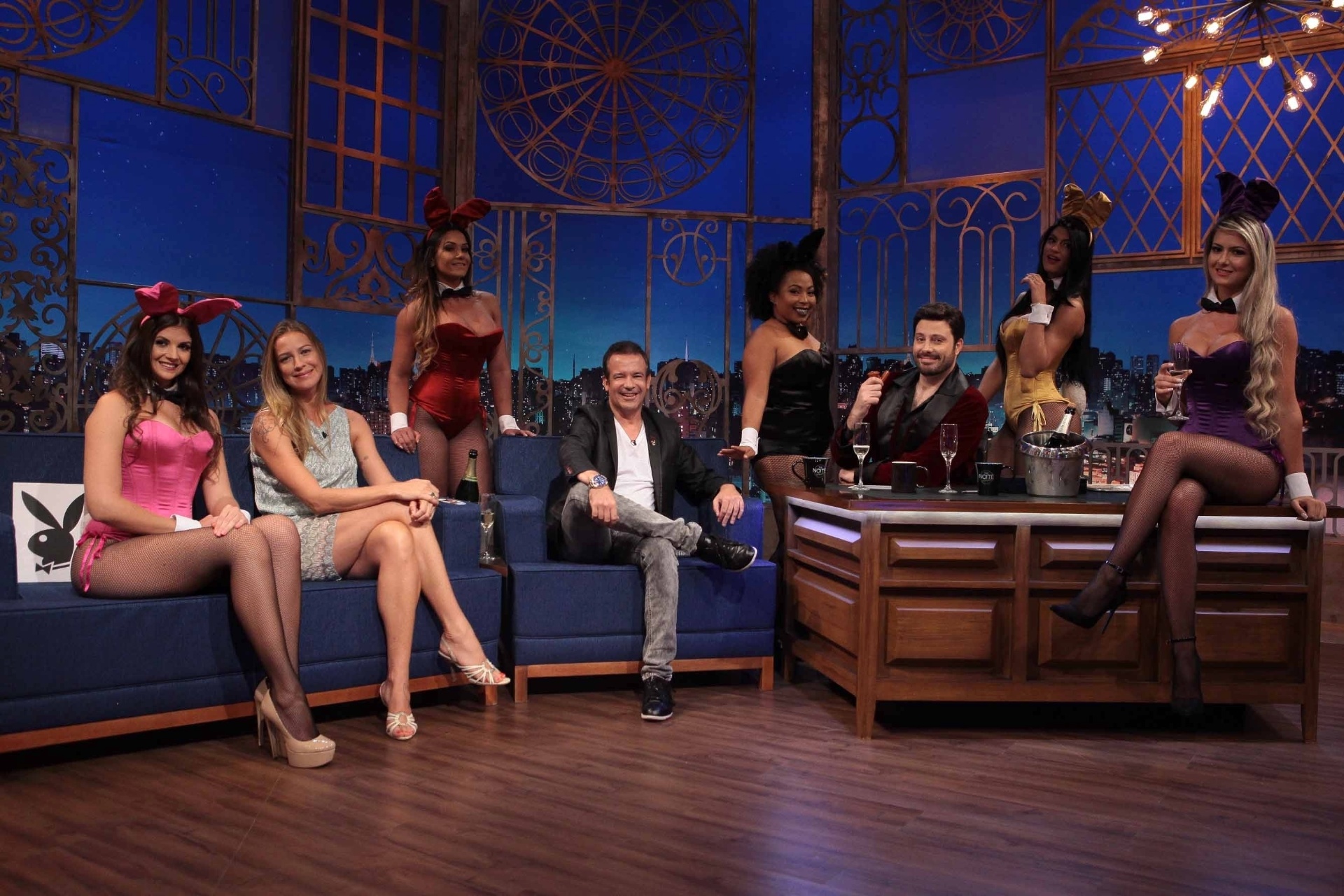 16.mar.2016 - Danilo Gentili entrevista Luana Piovani, capa da Playboy de abril, e o novo publisher da revista, André Sanseverino - Leonardo Nones/SBT