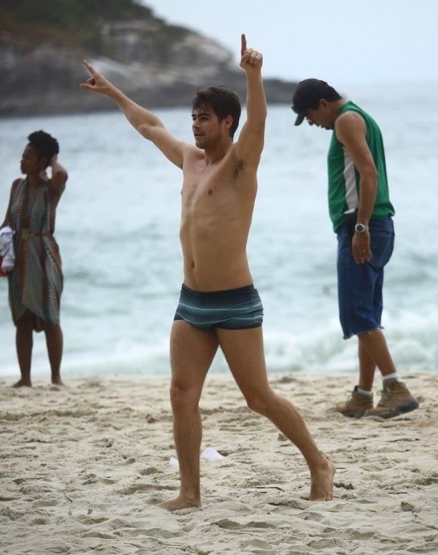 Antônia Morais "faz" topless e grava cena de beijo com Rafael Vitti para "Rock Story" - Agnews