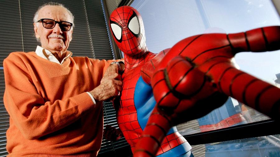 Stan Lee e sua criação, o Homem-Aranha - Reprodução/Jonathan Alcorn/Bloomberg/Getty Images