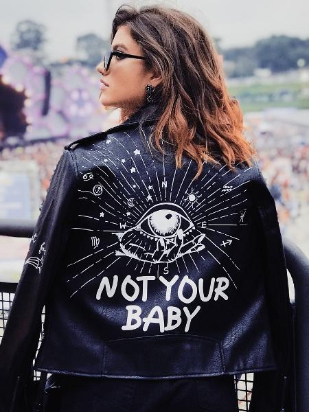 Giovanna Grigio foi curtir a noite de sexta do Lollapalooza num look total black - Reprodução/Instagram