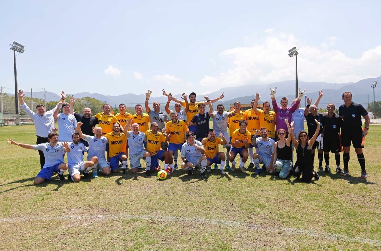 Steve Harris, do Iron Maiden, participa de jogo de futebol com ex-jogadores no Rio - Divulgação/Move Concerts