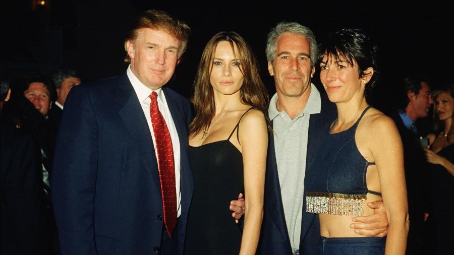 Donald Trump, Melania, Jeffrey Epstein e Ghislaine Maxwell Donald Trump, Melania, Jeffrey Epstein e Ghislaine Maxwell