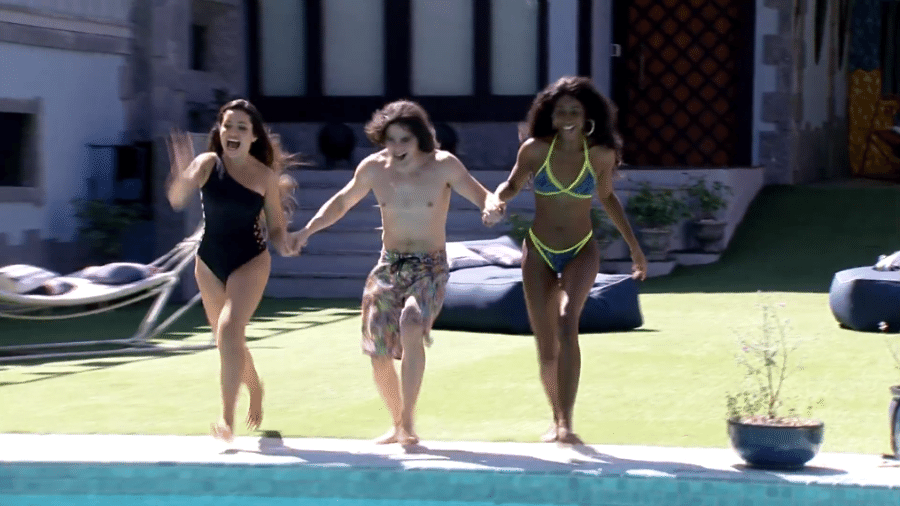 BBB 21: Camilla, Fiuk e Juliette curtem piscina no dia da final - Reprodução/Globoplay