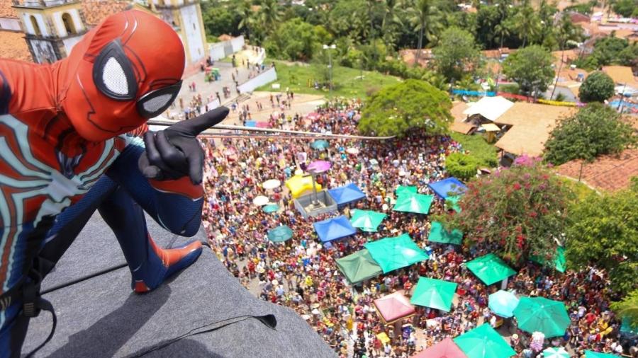 Carnaval 2023: descida do Homem-Aranha da caixa d"água em Olinda - Aluísio Moreira/Divulgação Compesa