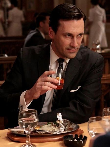 Don Draper de "Mad Men" e seu Old Fashioned - Reprodução - Reprodução