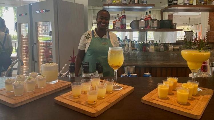 Drinques com grife - neste caso da foto, preparados pela bartender mais simpática de Sauípe, Avani dos Santos - só estão disponíveis no Brisa: APTK by Alê D'Agostino