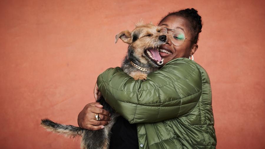 Nossos cães de estimação conseguem entrar em sintonia conosco para criar conexões emocionais e melhorar os vínculos de amor que temos com eles Nossos cães de estimação conseguem entrar em sintonia conosco para criar conexões emocionais e melhorar os vínculos de amor que temos com eles