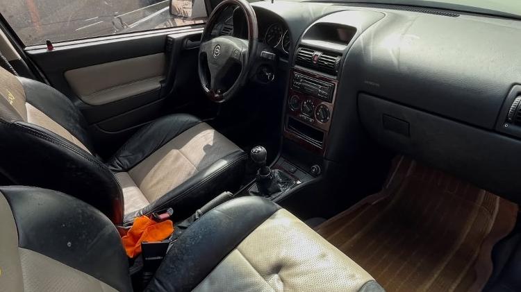 Mofo assusta mas, segundo especialista, não compromete o valor do carro dada sua fácil remoção Mofo assusta mas, segundo especialista, não compromete o valor do carro dada sua fácil remoção