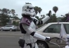 Vestido de stormtrooper, homem anda mais de 800 km até Comic-Con - Reprodução/ABC 