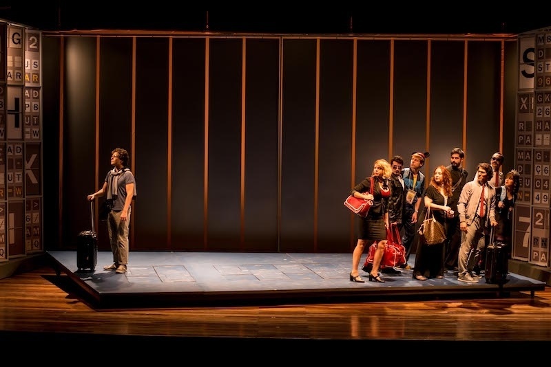 Espetáculo "Infância, tiros e plumas" - Divulgação