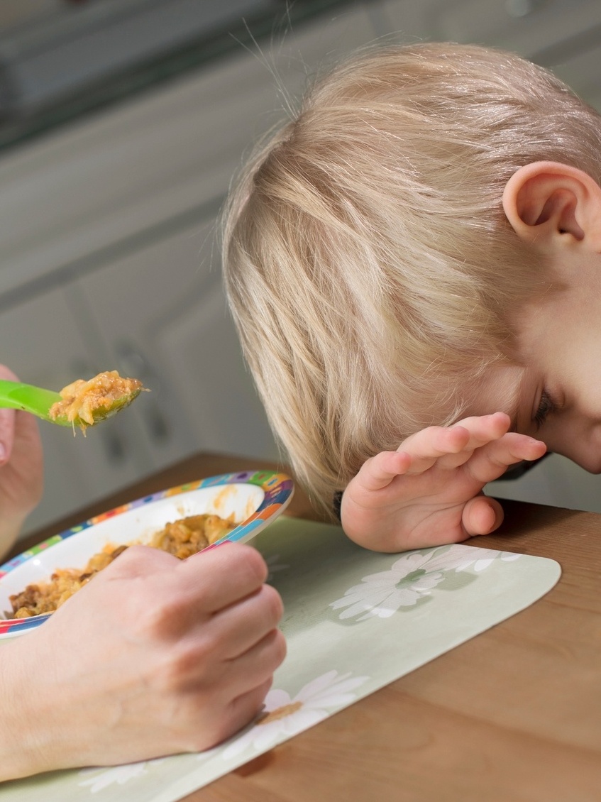 8 erros que os pais cometem na esperança de fazer o filho comer melhor -  06/07/2016 - UOL Universa