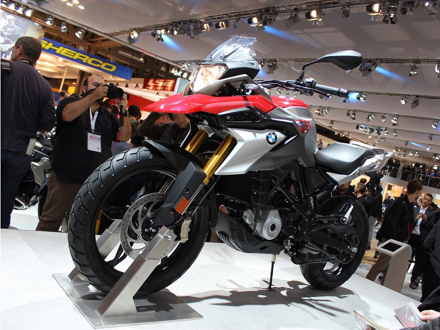 BMW prepara miniaventureira de R$ 25 mil para o Brasil; veja quando chega -  28/01/2017 - UOL Carros