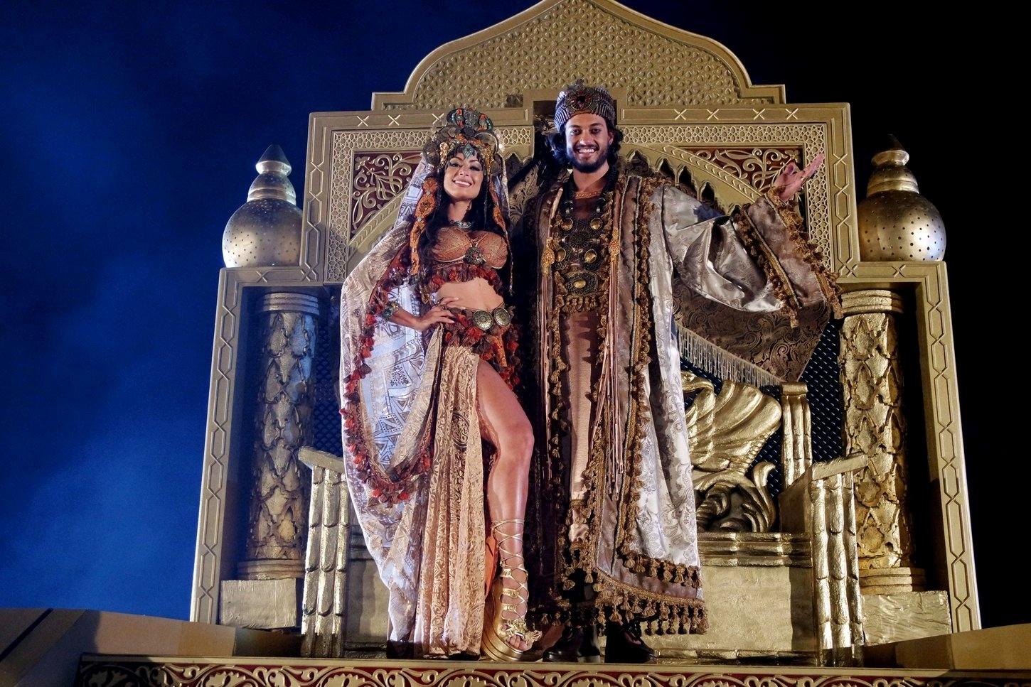 10.dez.2016 - Raphael Vianna e Aline Riscado durante as gravações dos comerciais do espetáculo "A Paixão de Cristo", em Nova Jerusalém  - AgNews