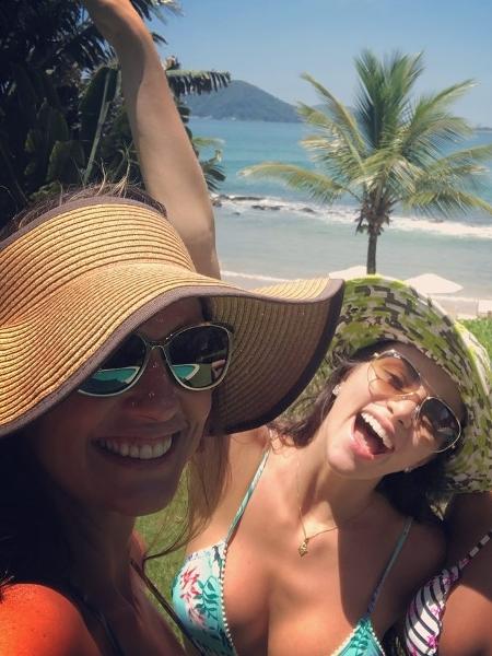 Luciana Cardoso curte praia com bailarinas do "Domingão" - Reprodução/Instagram/lucard