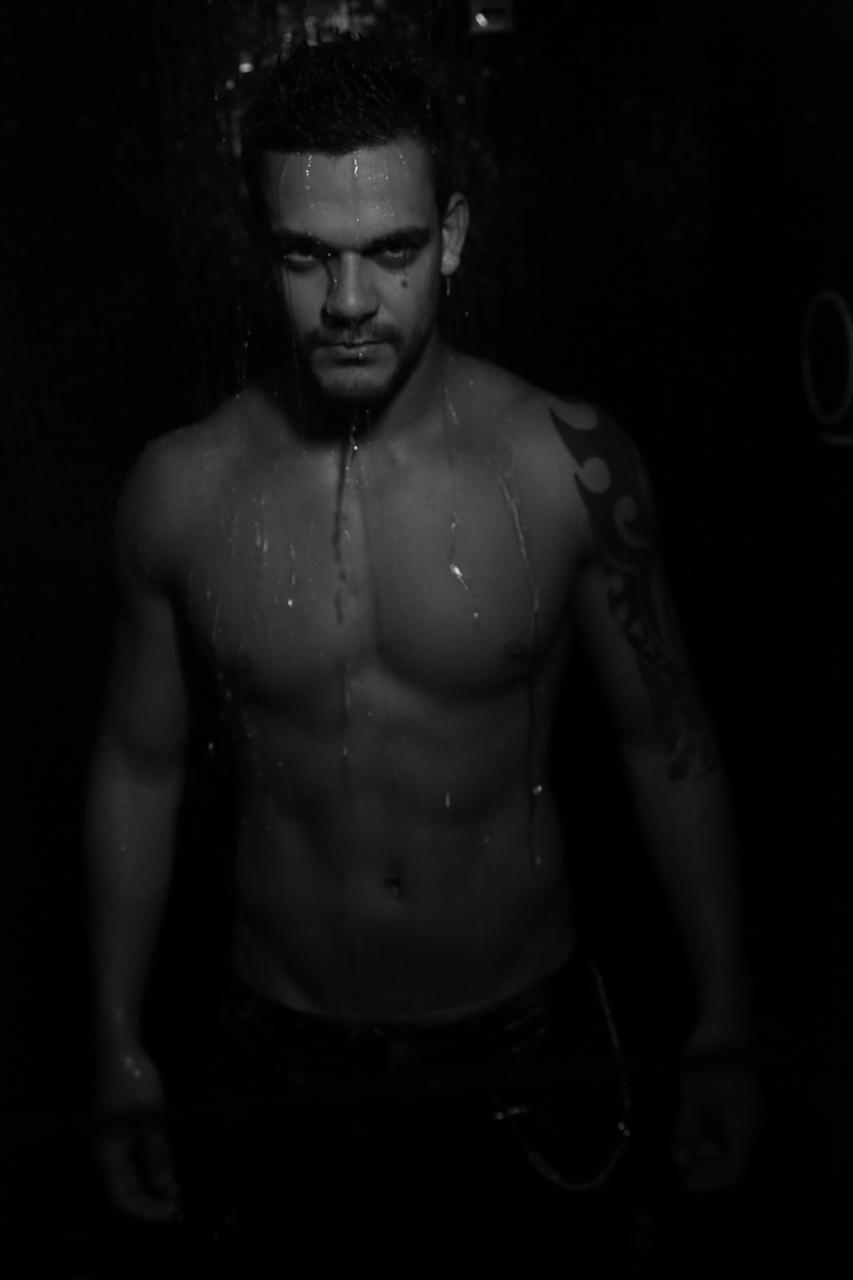 Caique Aguiar realiza primeiro ensaio sensual após "A Fazenda 10" - Glauber Bassi/Divulgação