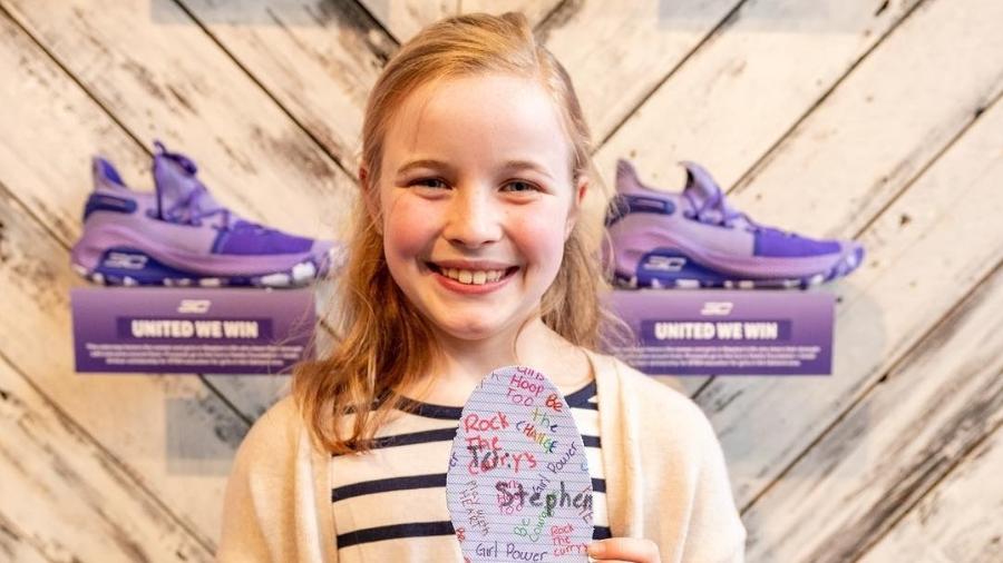 Riley Morrison, de 9 anos, mostra a plamilha personalizada com frases feministas - Reprodução/Instagram