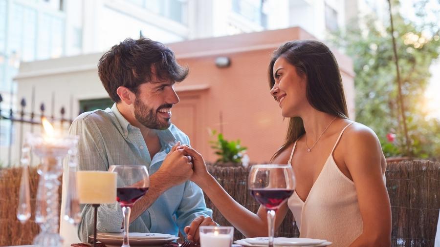 Jantar romântico: não empreste dinheiro nem o cartão para seu crush - Tempura/iStock