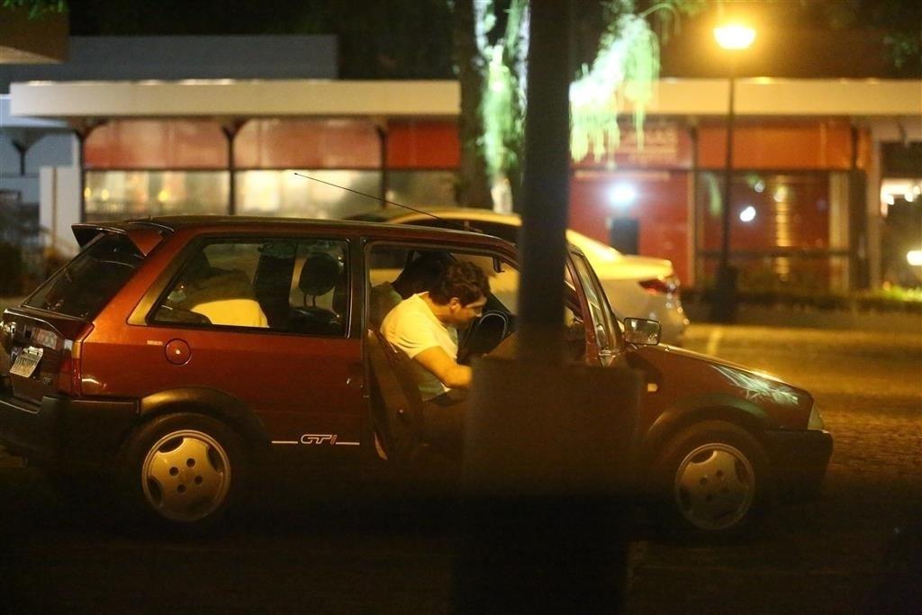 Sérgio Guizé e Paolla Oliveira são vistos deixando restaurante no Rio de Janeiro - AgNews