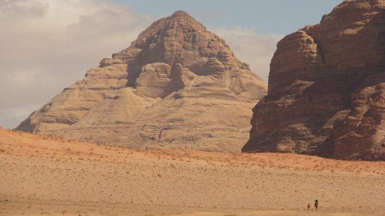 Montanha piramidal, em Wadi Rum - Marcel Vincenti/Arquivo pessoal