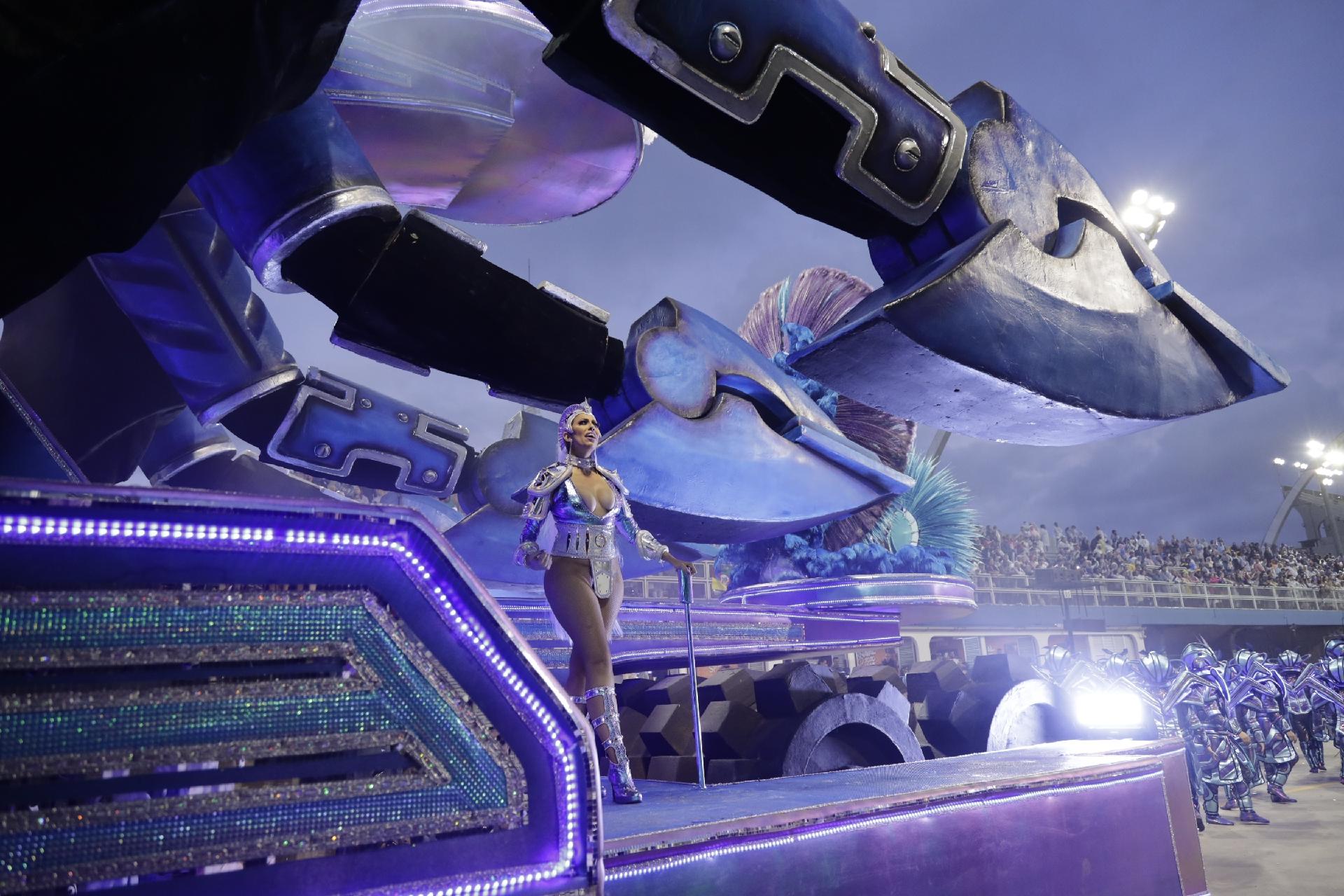 Rosas de Ouro encerra segunda noite de desfiles no Anhembi - Simon Plestenjak/UOL