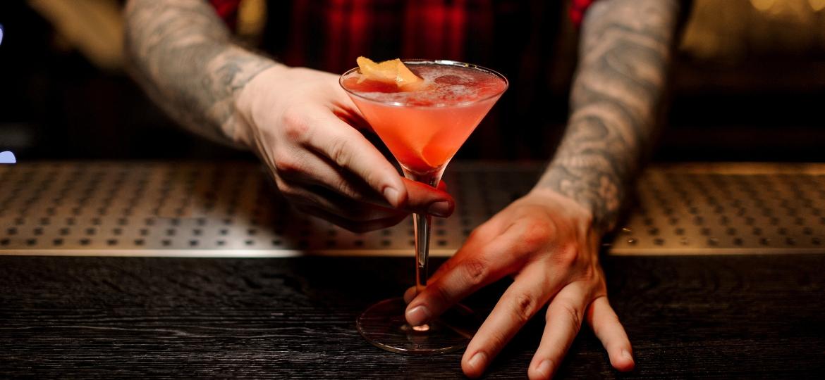 Do Cosmopolitan ao Expresso Martini: os licores têm papel essencial do mundo da coquetelaria - Getty Images/iStockphoto