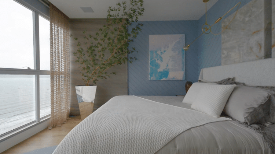 Quarto do casal com vista para o mar - Reprodução/Youtube/Casa Vogue Brasil