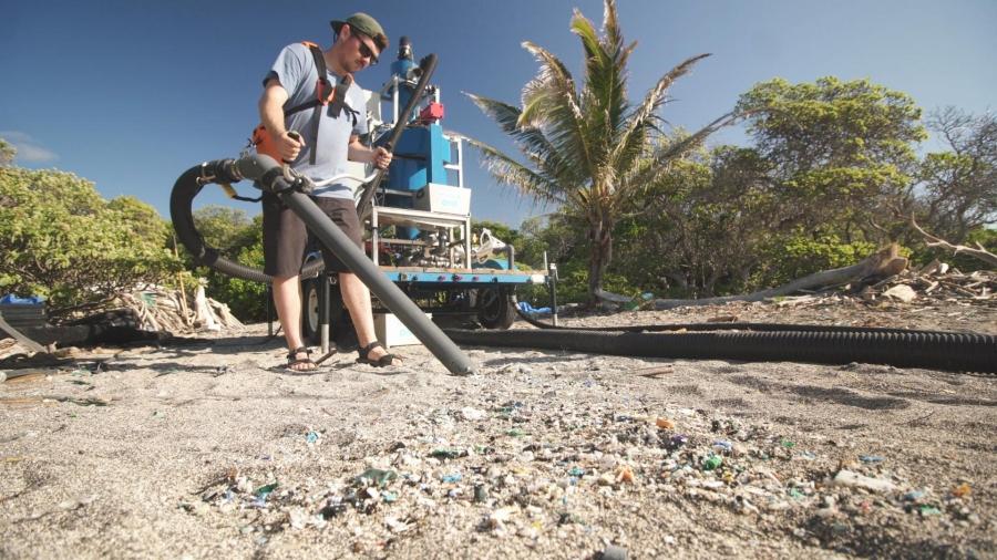 Equipamento aspira microplástico da areia das praias - Divulgação