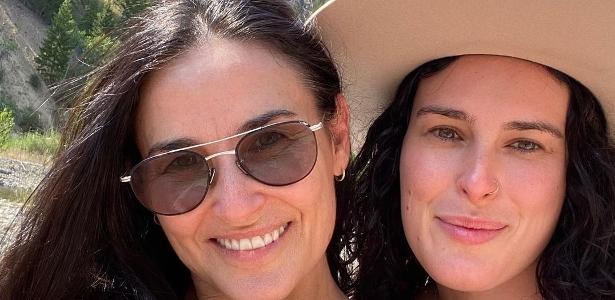 Demi Moore posa para campanha ao lado das três filhas - Vimarsana News