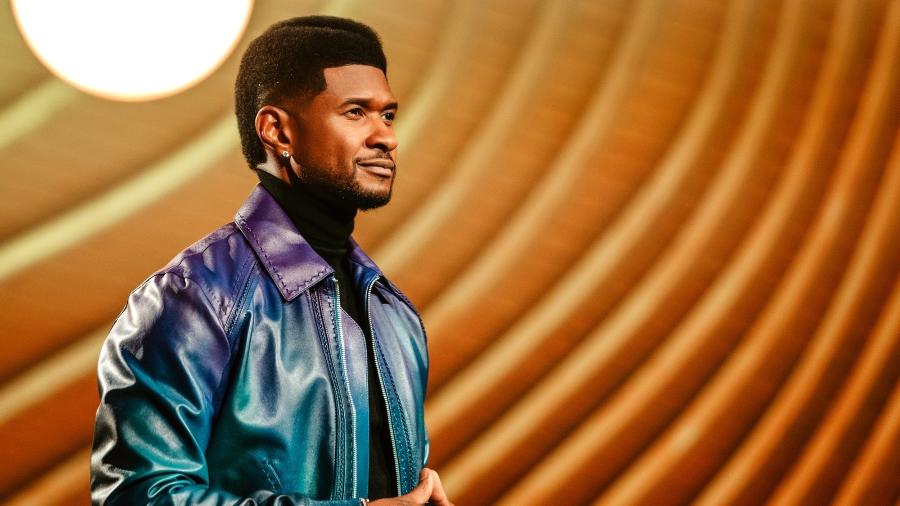 Usher fez uma participação no show do Black Eyed Peas, em 2011, e agora terá um show solo no Super Bowl - Thomas Falcone /  Divulgação CBS