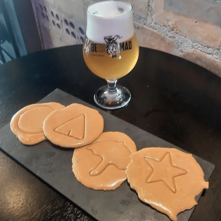 O desafio do biscoito do bar Beer Mad Batel, em Curitiba, vale uma cerveja - Reprodução/Instagram