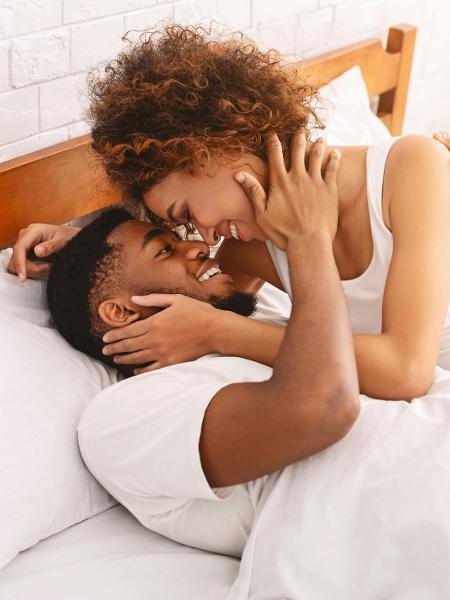 Embora as pessoas saibam que o sexo pode aumentar a sensação de bem-estar e melhorar a intimidade do casal, há um distanciamento entre a imaginação e o estado afetivo em que as pessoas se encontram - Prostock-Studio/ iStock