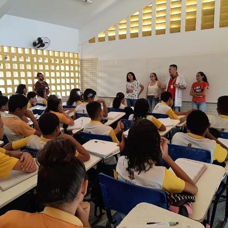 Alunos no Colégio Sobralense de Tempo Integral Maria Dias Ibiapina, em Sobral (CE), em foto tirada antes de pandemia - Divulgação/Facebook 