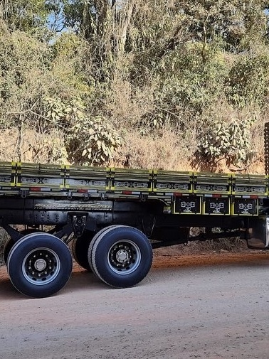 Carro baixo e caminhão arqueado - Pozzii