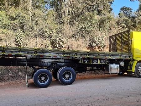 CAMINHÃO ARQUEADO, MAIS BAIXO QUE MUITO CARRO