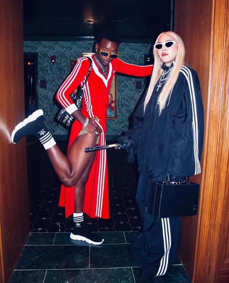 Filho de Madonna quebra padrões com vestido de coleção polêmica Filho de Madonna quebra padrões com vestido de coleção polêmica