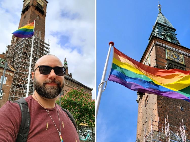 Bandeira do Orgulho em frente ao prédio antigo da prefeitura de Copenhague