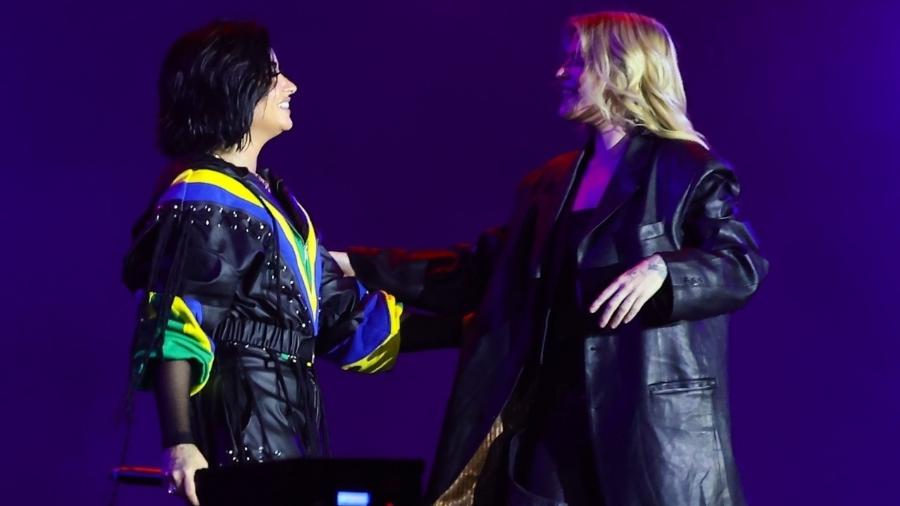 Demi Lovato e Luísa Sonza no palco do The Town