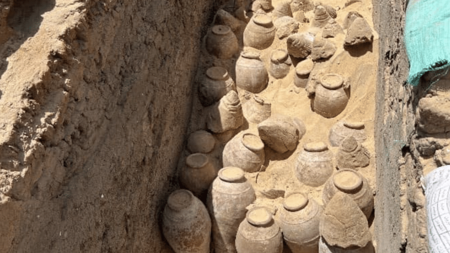 Jarras com restos de vinho de 5.000 anos foram descobertas no Egito