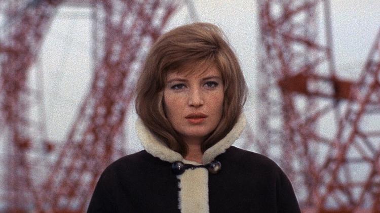 Monica Vitti no filme "O Deserto Vermelho" (1964), de Michelangelo Antonioni Monica Vitti no filme "O Deserto Vermelho" (1964), de Michelangelo Antonioni
