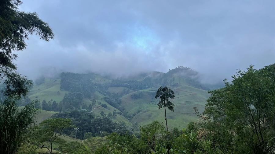 Iracambi fica na Serra do Brigadeiro, em Minas Gerais, uma área de biodiversidade extraordinária e grande variedade de paisagens, de matas densas a pastagens para gado e extensas plantações de café